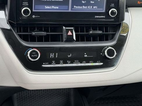 Used 2022 Toyota Corolla LE image 9