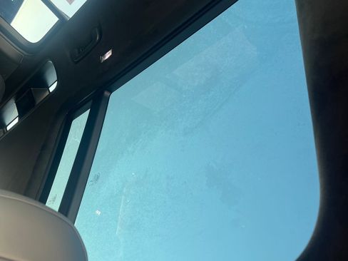 Used 2025 Land Rover Defender 110 V8 image 15