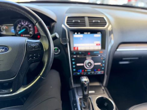 Used 2017 Ford Explorer Limited FWD image 8