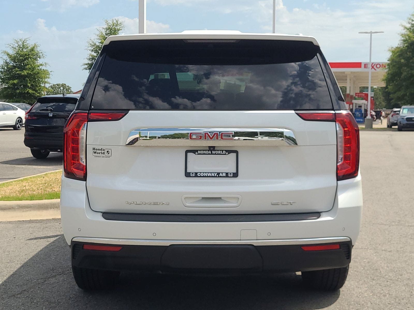 Used 2022 GMC Yukon SLT w/ SLT Premium Package AWD/4WD image 4