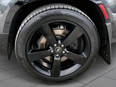 Used 2025 Land Rover Defender 130 V8 image 10