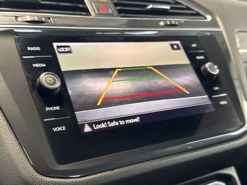Certified 2023 Volkswagen Tiguan SE R-Line FWD image 18
