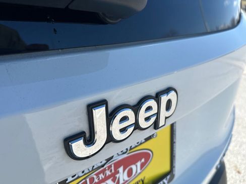 Used 2022 Jeep Renegade Limited w/ Sun, Sound & Wheels Group image 37