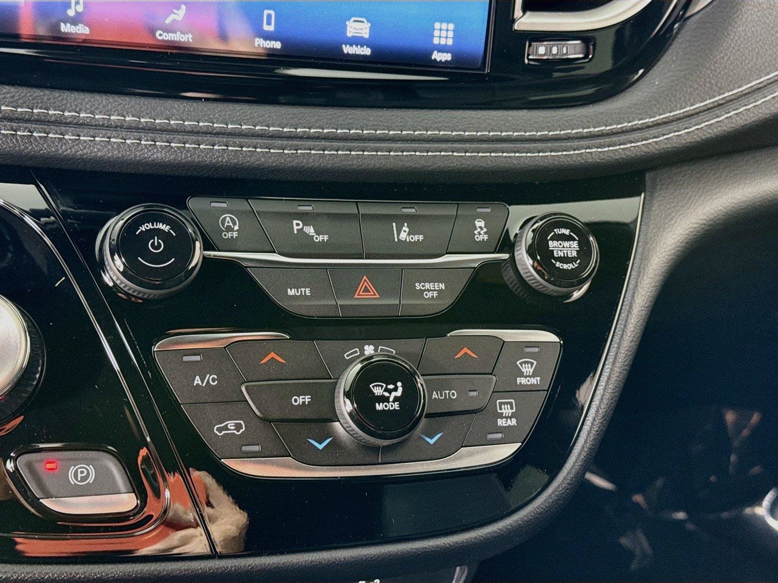 New 2027 Chrysler Pacifica Select AWD/4WD image 9