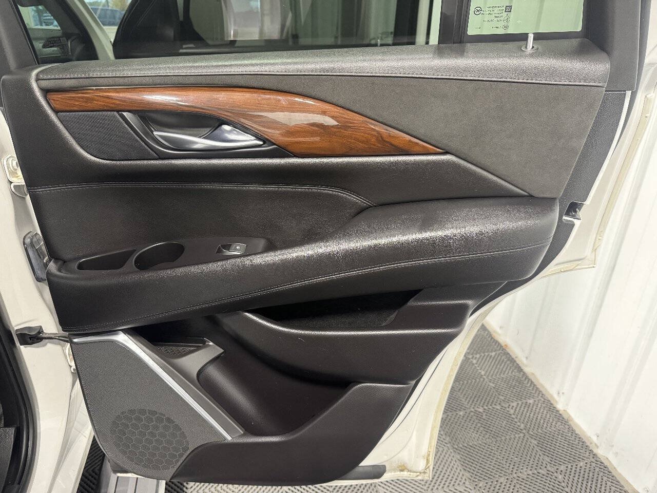 Used 2019 Cadillac Escalade Premium Luxury AWD/4WD image 32