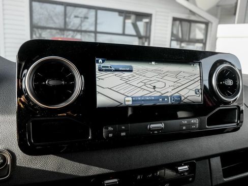 Used 2025 Mercedes-Benz Sprinter 2500 image 17