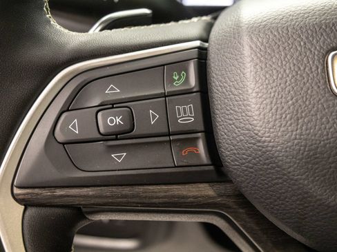 Used 2023 Jeep Grand Cherokee Limited w/ Black Appearance Package AWD/4WD image 19
