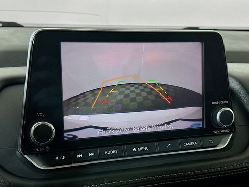 Used 2024 Nissan Rogue S image 13