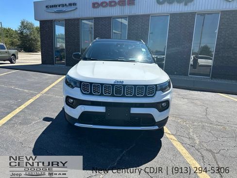 Used 2025 Jeep Compass Limited AWD/4WD image 2