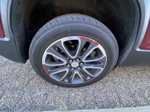 Used 2019 GMC Acadia SLT image 12