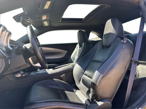 Used 2010 Chevrolet Camaro SS RWD image 9