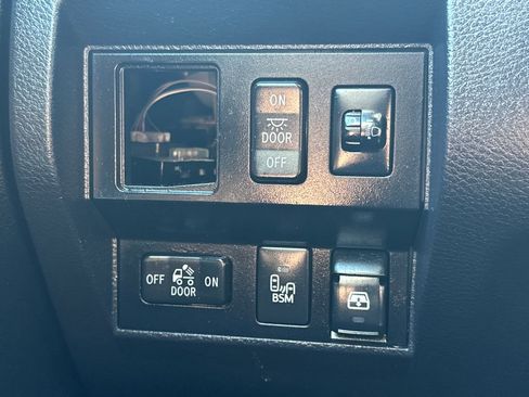 Used 2017 Toyota Tundra Platinum AWD/4WD image 31