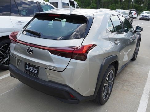 Certified 2020 Lexus UX 200 w/ Premium Package image 5