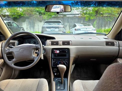 Used 2000 Toyota Camry LE FWD image 10