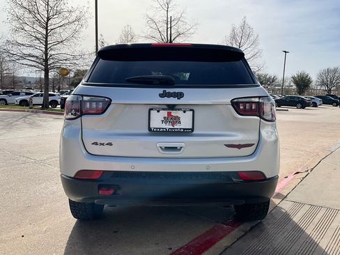 Used 2025 Jeep Compass Trailhawk image 7