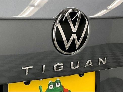 Used 2023 Volkswagen Tiguan SE R-Line FWD image 9