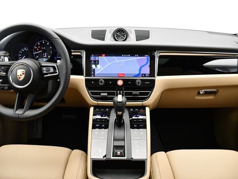 Used 2025 Porsche Macan image 22