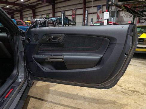 Used 2018 Ford Mustang Shelby GT350R w/ GT350R Equipment Group 920A RWD image 36