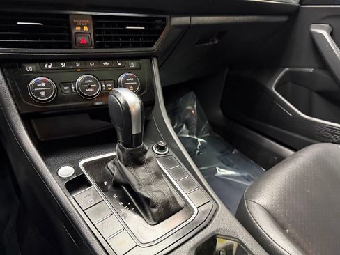 Used 2020 Volkswagen Jetta SE w/ SE Cold Weather Package FWD image 26