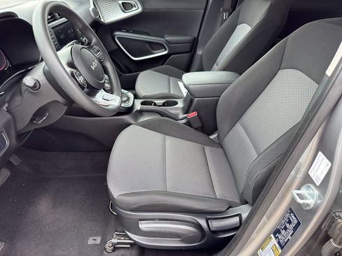 Used 2024 Kia Soul LX w/ Option Group 015 FWD image 11
