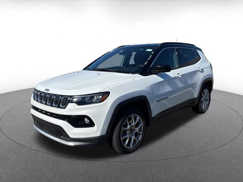 Used 2025 Jeep Compass Limited AWD/4WD image 8