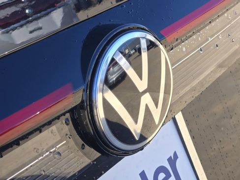 New 2026 Volkswagen Taos SE image 7