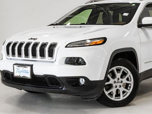 Used 2015 Jeep Cherokee Latitude w/ Comfort/Convenience Group FWD image 2