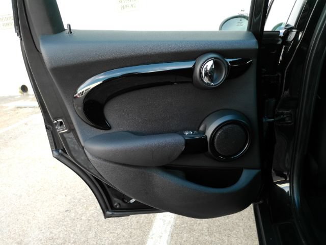 Used 2021 MINI Cooper 4-Door Hardtop FWD image 15