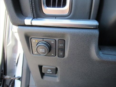 Used 2025 Ford Expedition Platinum AWD/4WD image 22