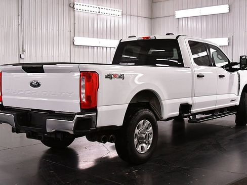 Used 2024 Ford F350 XLT image 7