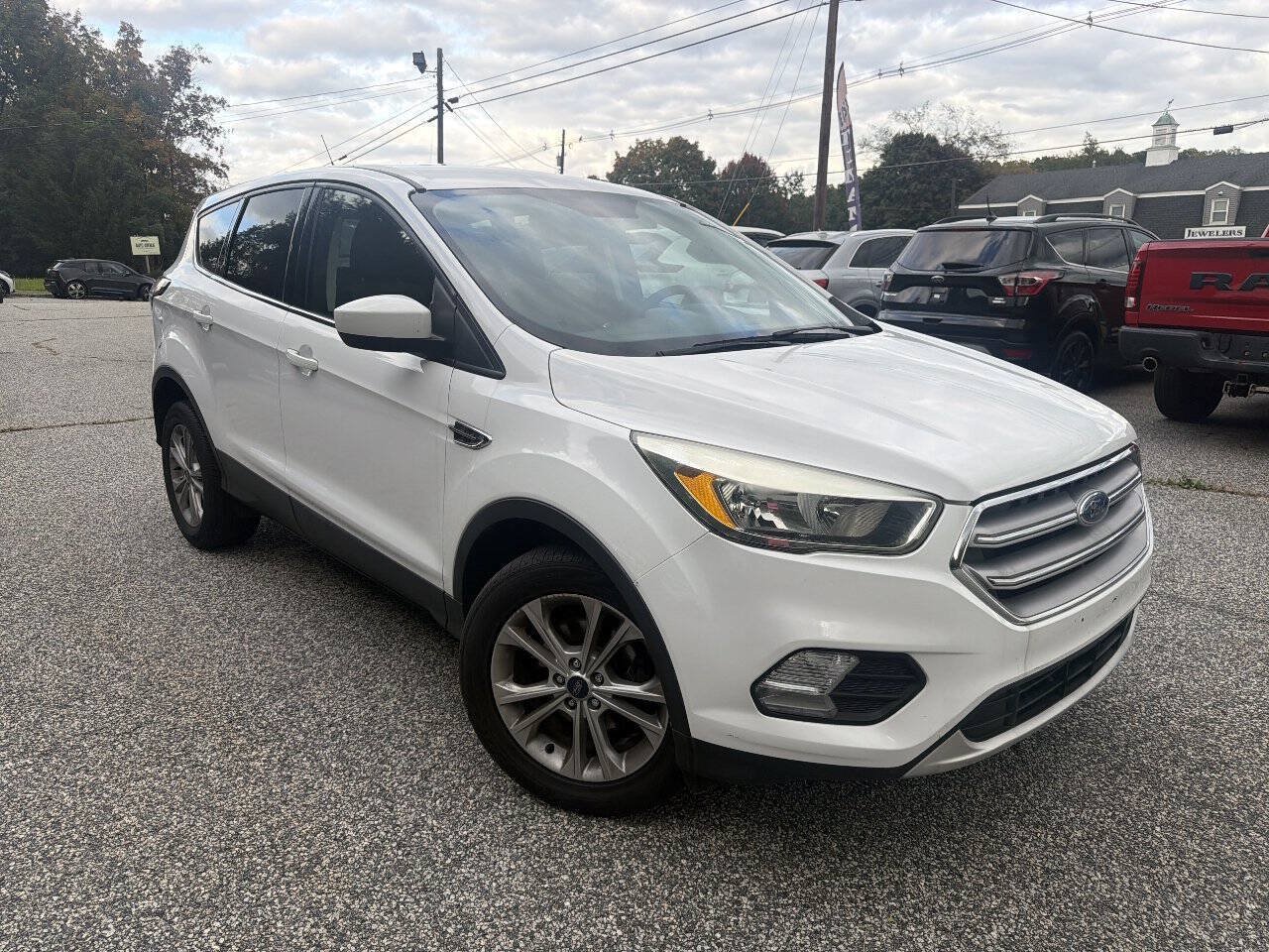Used 2017 Ford Escape SE FWD image 5