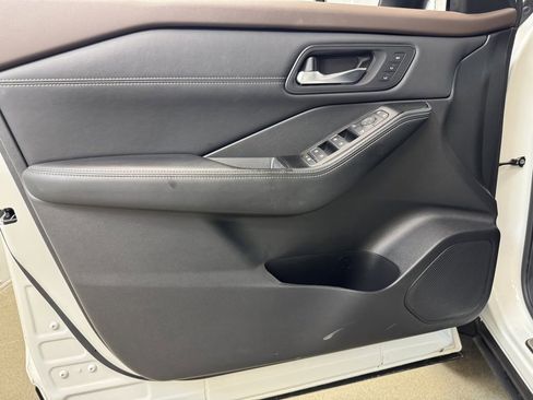 Used 2023 Nissan Rogue SL w/ SL Premium Package image 8