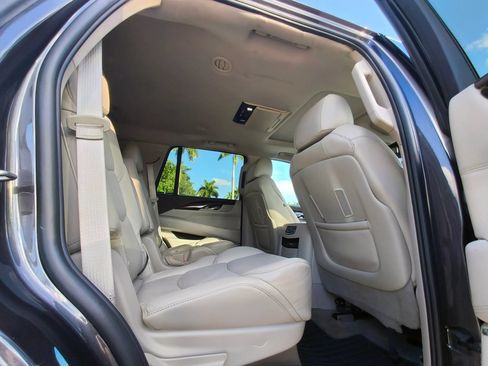 Used 2016 Cadillac Escalade Luxury AWD/4WD image 14