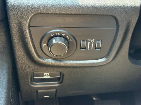 Used 2023 Jeep Grand Cherokee Altitude AWD/4WD image 19