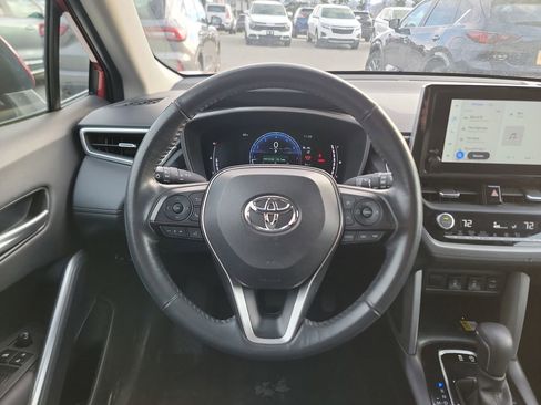 Used 2023 Toyota Corolla Cross XLE image 14