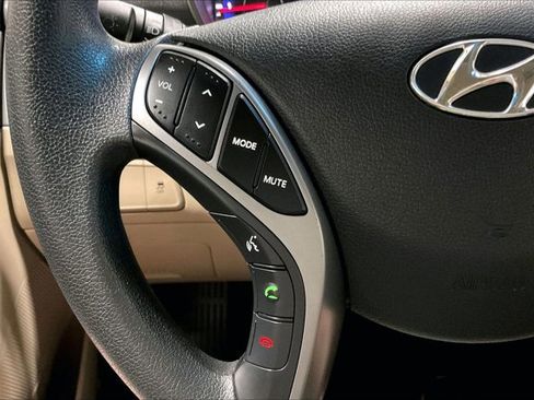 Used 2014 Hyundai Elantra SE w/ Option Group 02 FWD image 18