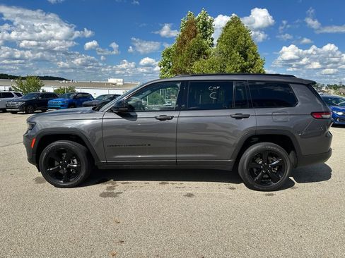 Used 2023 Jeep Grand Cherokee L Laredo AWD/4WD image 6