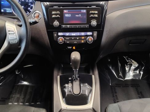 Used 2016 Nissan Rogue SV AWD/4WD image 21