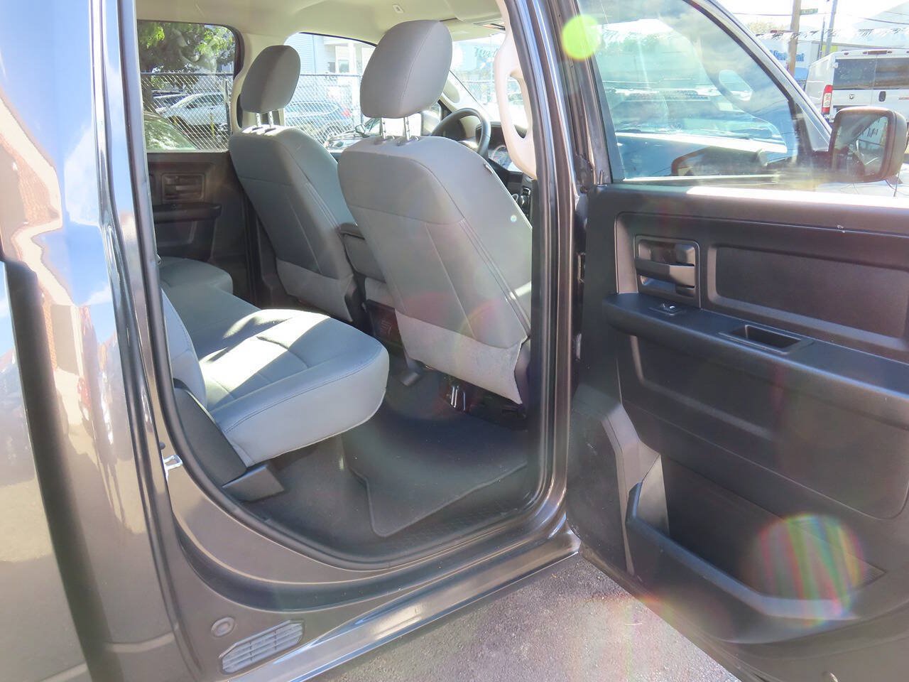 Used 2018 RAM 1500 Express w/ Express Value Package AWD/4WD image 10