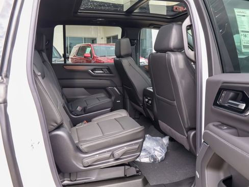 New 2026 GMC Yukon XL Denali w/ Sun & Power Step Package AWD/4WD image 37