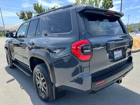 Used 2025 Toyota 4Runner SR5 AWD/4WD image 5