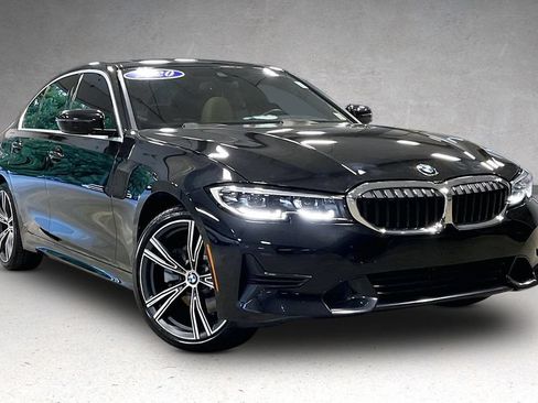 Used 2020 BMW 330i xDrive Sedan w/ Convenience Package AWD/4WD image 3