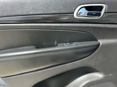 Used 2020 Jeep Grand Cherokee Laredo RWD image 17