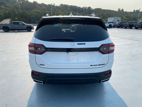 New 2025 Honda Pilot Black Edition image 10