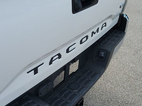 Used 2021 Toyota Tacoma TRD Off-Road RWD image 6