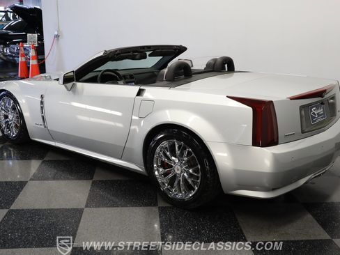 Used 2009 Cadillac XLR image 6