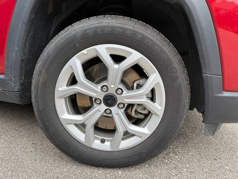 Used 2025 Jeep Compass Latitude AWD/4WD image 10