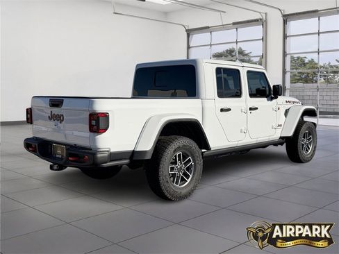 New 2025 Jeep Gladiator Mojave image 4