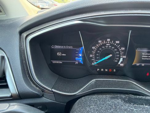 Used 2017 Ford Fusion SE w/ Equipment Group 201A FWD image 22