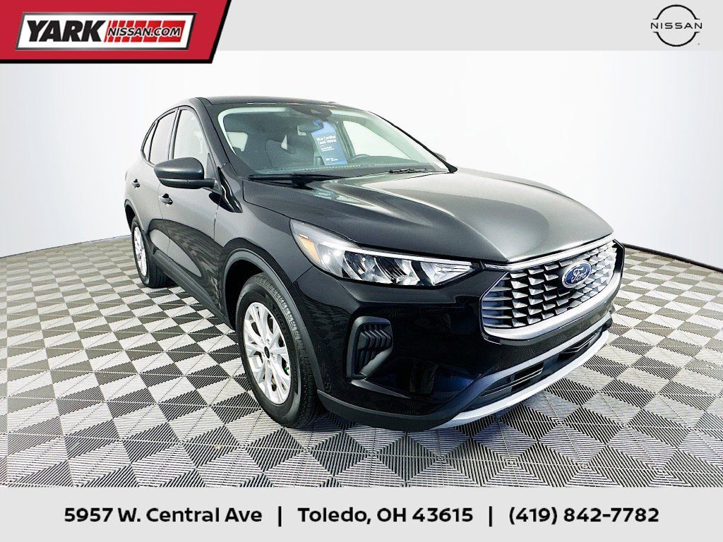 Used 2025 Ford Escape Active w/ Cold Weather Package FWD 360° Tour